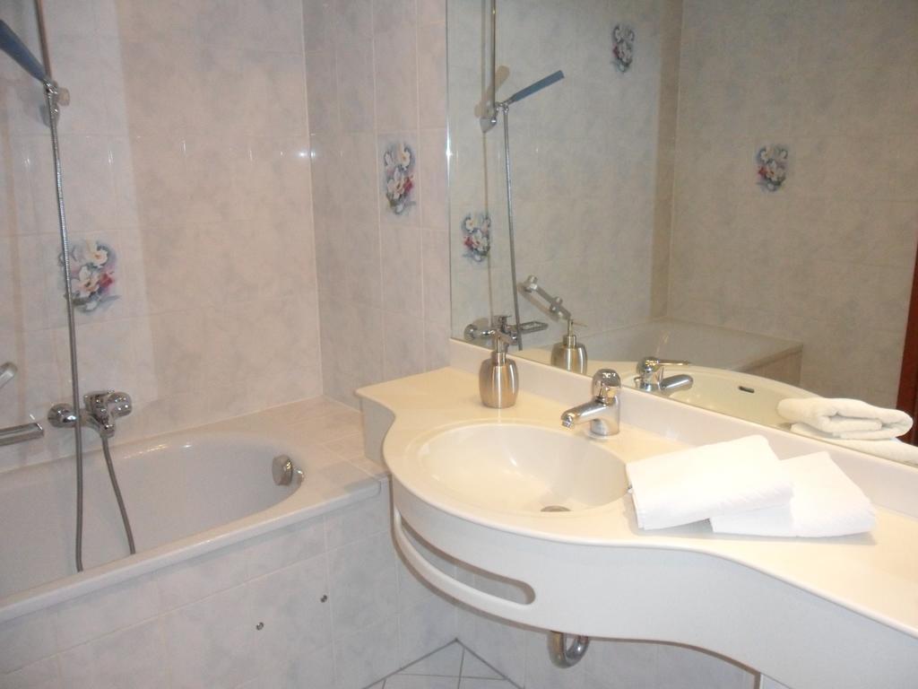 Kuner Weitzel Landgasthof Frohe Einkehr Gbr Merzhausen Room photo